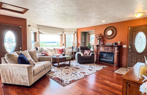 Salmon Creek House | Delightful 3-bedroom house with WiFi in Juneau, AK, centrally located.