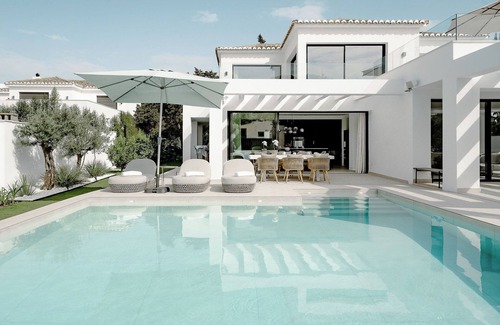 Urbanizacion Marbessa Villa | Delightful 4 Bed Villa with pool close to the beach in Las Chapas
