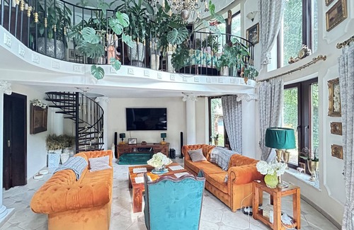 Lesznowola House | Delightful 4-bedroom house in Magdalenka with WiFi, AC