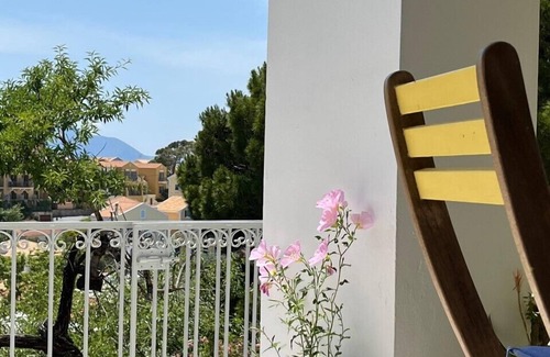 Frourion Apartment | DELIGHTFUL BOUTIQUE STUDIOS with 5 star reviews - PERFECT LOCATION to unwind.!