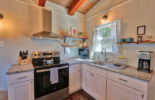Canyon Lake Cottage | Delightful Cottage for 4 Guests in Canyon Lake!