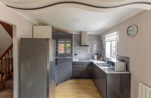 Stone House | Delightful house in Stone, Staffordshire close to lovely canal side walks.