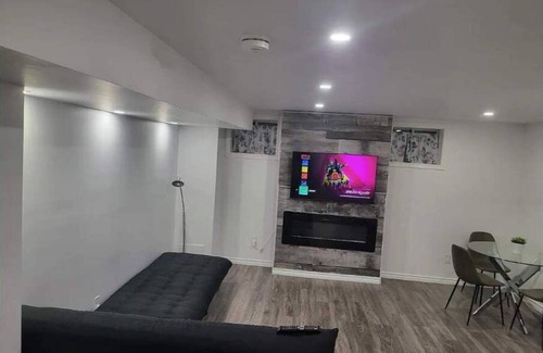 Halton Regional Municipality Apartment | Delightful one bedroom plus 1 -basement apartment