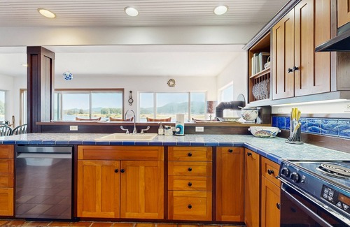 Nehalem House | Delightful Riverfront House with Deck, Gas Grill, Washer & Dryer