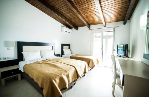 Kamena Vourla Hotel | DELLIS
