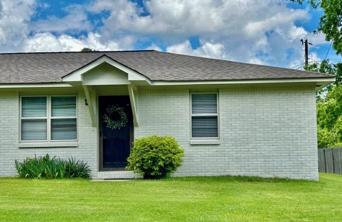 Cullman Apartment | Delta Duplex in amazing Cullman; AC, WiFi, near restaurants & shops