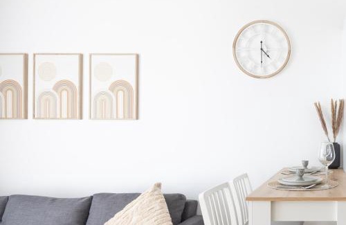 Wiener Neudorf Apartment | Deluxe Apartment with garden! Free Garage Parking included! Near SCS & Industry Center NÖ