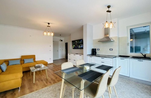 Cluj-Napoca Apartment | Deluxe Apartment with Balcony & Parking