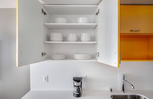 Wilburton Apartment | Deluxe Bellevue 1BR w/BBQ, Gym, W/D, nr Spring District, by Blueground