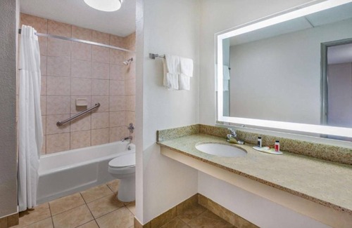 Hollins Apartment | Deluxe Double Room with Two Double Beds - Non-Smoking