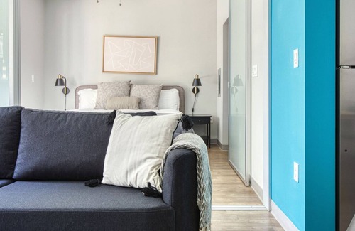 Little Tokyo Apartment | Deluxe Downtown 1BR w/ Pool, Gym & W/D near Staples Center, by Blueground
