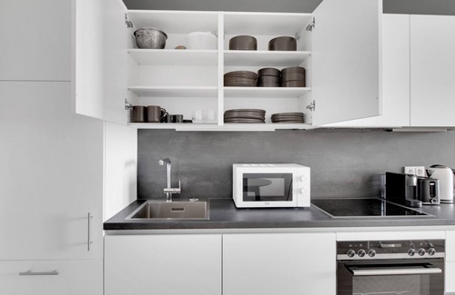 Favoriten Apartment | Deluxe Favoriten 1BR w/Gym & Elevator, steps to Metro, by Blueground