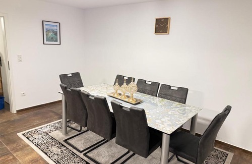 Forstfeld Apartment | Deluxe Haus