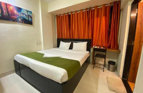 Andheri West Hotel | Deluxe Inn - Near Kokilaben Dhirubhai Ambani Hospital