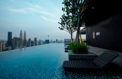Malaysian Police Training Centre Apartment | Deluxe King Suite with Twin Tower View 3