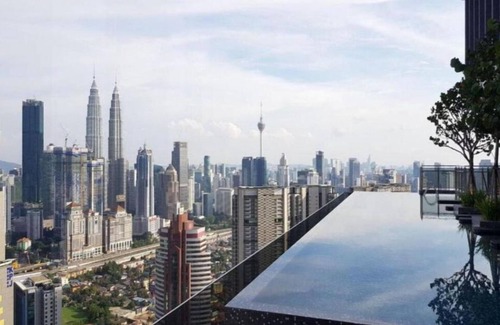 Malaysian Police Training Centre Apartment | Deluxe King Suite with Twin Tower View 10