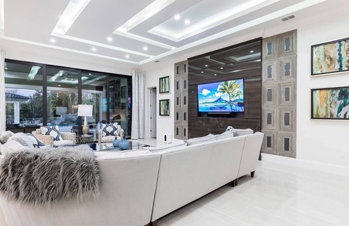 Reunion House | Deluxe Mansion with Swim up Bar and Pool Slide at Reunion
