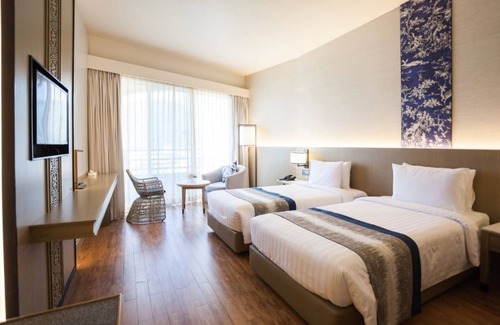 Patong Hotel | Deluxe Room #10, partial sea-view