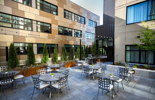 South Lake Union Apartment | Deluxe Studio + 24 Hour Business Center + Free Breakfast | Walk to Lake Union