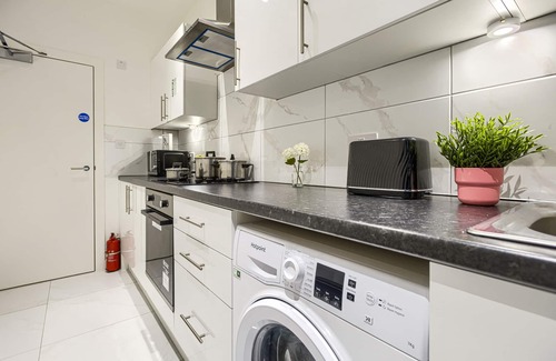 Highbury West Apartment | Deluxe Studio with Street View-7