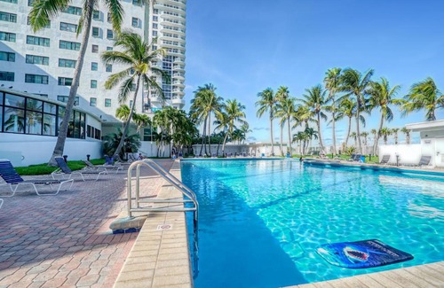 Mid Beach Apartment | Deluxe Studios and Apartments at the Casablanca
