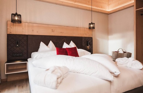Ried im Oberinntal House | Deluxe Suite Dorfblick - Hundehotel Riederhof