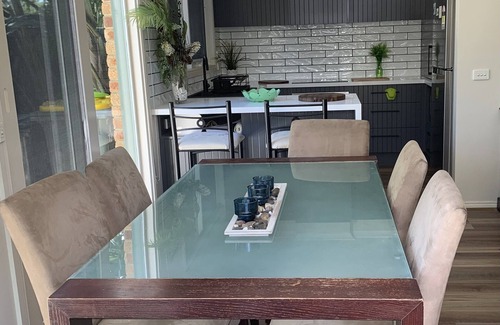 Seaford House | Deluxe Tropical oasis - 2 min Walk to the beach