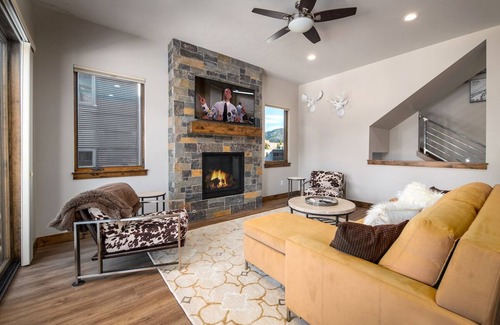 Frisco House | Deming Crossing Duplex: Downtown Frisco Chic