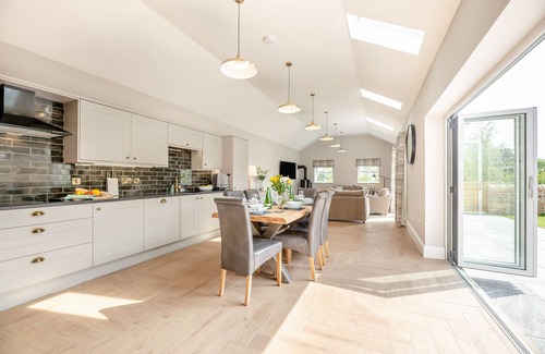 Morpeth House | Dene View - Three Bedroom House, Sleeps 6