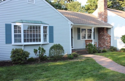 East Dennis House | DENNIS BAYSIDE. GREAT FAMILY VACATION HOME - SHORT DRIVE TO COLD STORAGE BEACH!
