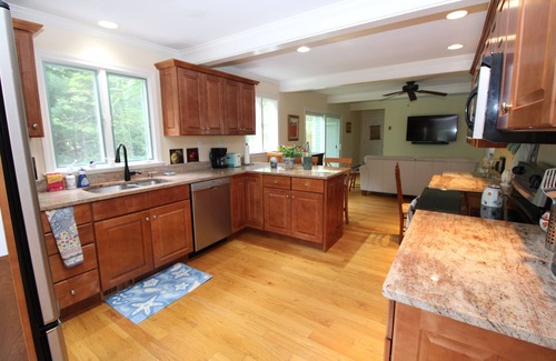 Dennis House | Dennis Getaway with Saltwater Pool (2406)
