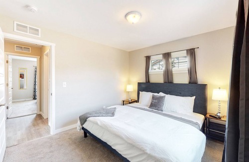 Twin Lakes House | Denver 3 King Beds Remodeled Near Park and Fun