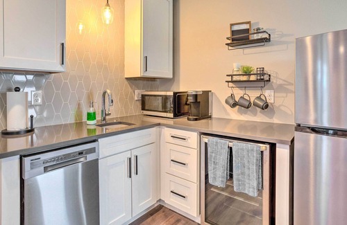 Sunnyside Apartment | Denver Studio w/ Hot Tub ~ 2 Mi to Downtown!