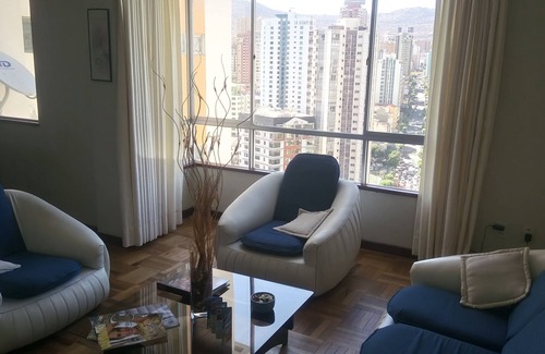 Downtown La Paz Apartment | DEPARTAMENTO PISO 20a, CENTRICO, CERCA EMBAJADA AMERICANA, TELEFERICO, MALLS, VISTAS PANORAMICAS y SEGURO