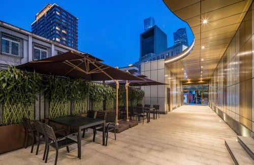 Guomao Hotel | Dequan Luxury Hotel CBD BranchCoffee, snacks, a gym and a laundry room are provided for free in the lobby