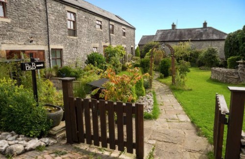 Sheldon House | Derbyshire home with breathtaking surroundings