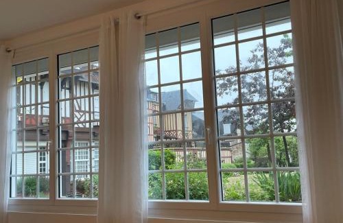 Villerville Apartment | Des Fleurs et des Vagues