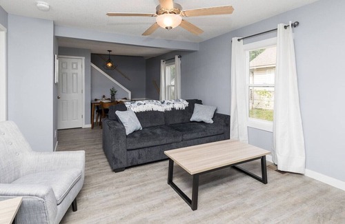 Des Moines House | Des Moines Comfy Getaway