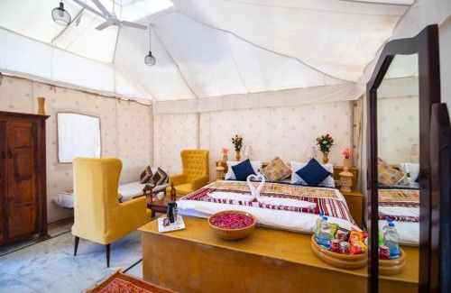 Amar Sagar Pol House | Desert camp