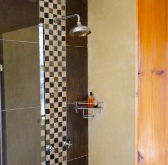 Ubuntu House | Desert Dew Guest House
