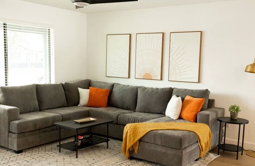 Papago Parkway House | Desert Diamond ! 5 minutes from Old Town Scottsdale and Mill Avenue