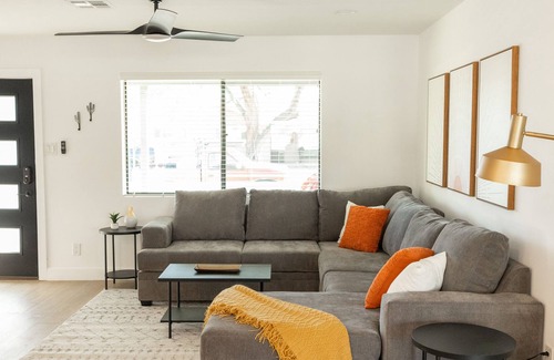 Papago Parkway House | Desert Diamond ! 5 minutes from Old Town Scottsdale and Mill Avenue