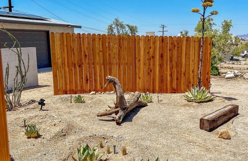 Twentynine Palms House | Desert Escape in 29 Palms - Stargaze and Soak under the stars - 5 mins from JTNP