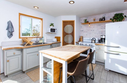 Twentynine Palms House | Desert Escape+Art studio+Trailer 10 min to Joshua Tree Park