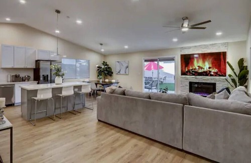 Sunset Ridge House | Desert Escape w/pool!