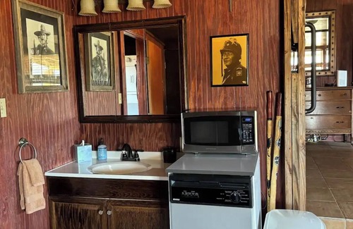 Terlingua Cabin | Desert Mountain Cabin-Grand Views