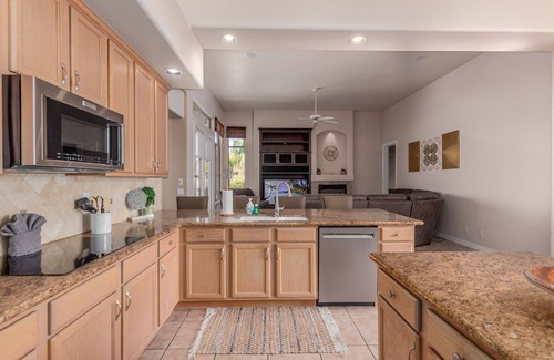 Desert Hide-a-way House | Desert Oasis ★ Heated Pool-Spa-Disc Golf-Ping Pong-Poker Table-Pool Table★