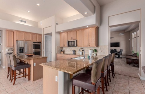 Desert Hide-a-way House | Desert Oasis ★ Heated Pool-Spa-Disc Golf-Ping Pong-Poker Table-Pool Table★