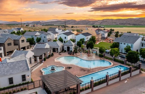 Hurricane House | Desert Pearl at Elim Valley Resort 4299 Private Pool, Hot Tub, Spacious Living room, and More