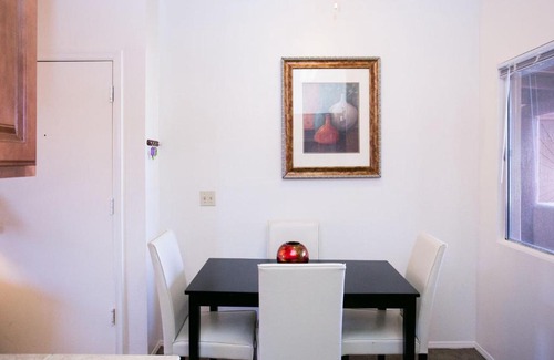 Hedrick Acres House | Desert Retreat 1BR by Casago
